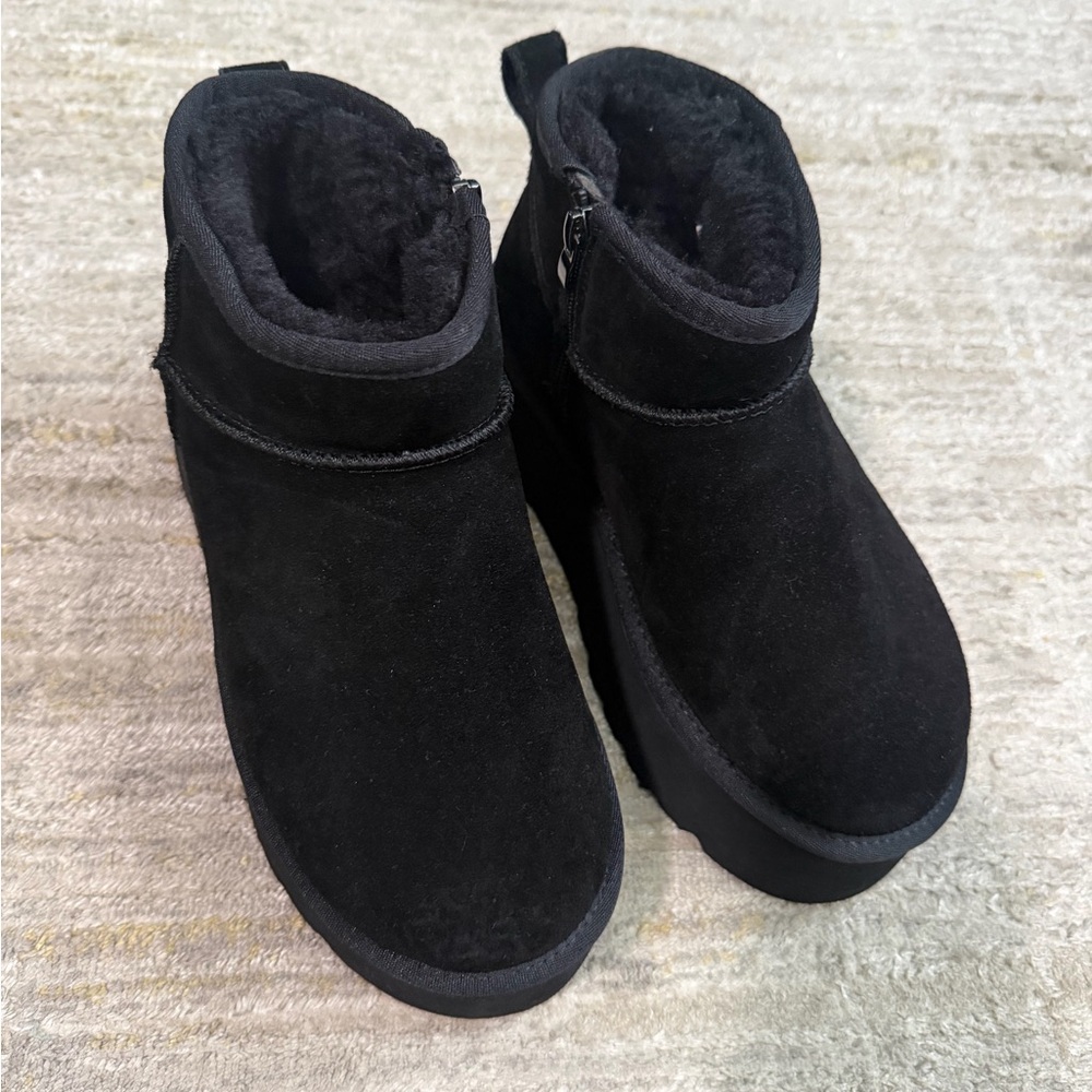 Women's Black Cozy Shearling-Lined Ankle Boots
